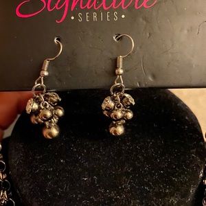 Zi collection necklace and earring set